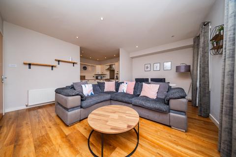 3 bedroom flat for sale, 8/2 New Mart Place, Edinburgh, EH14