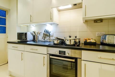 2 bedroom flat to rent, Fulham Road, London SW3