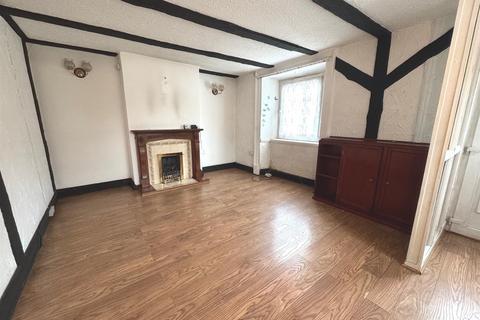 3 bedroom end of terrace house for sale, Buxton Road, Leek