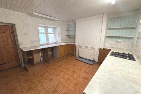 3 bedroom end of terrace house for sale, Buxton Road, Leek