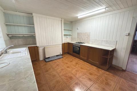 3 bedroom end of terrace house for sale, Buxton Road, Leek