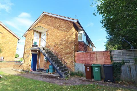 2 bedroom apartment to rent, Radlett Road, Park Street, Frogmore
