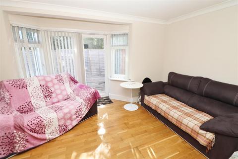2 bedroom apartment to rent, Radlett Road, Park Street, Frogmore