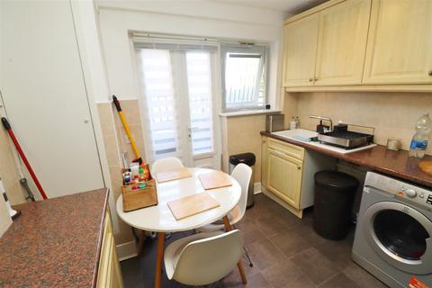 2 bedroom apartment to rent, Radlett Road, Park Street, Frogmore