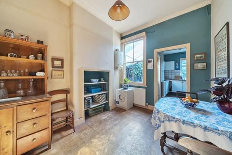 undefined, Fordhook Avenue, Ealing Common, W5