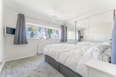 48 Reddington Drive, Slough, SL3 7QU