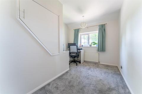 48 Reddington Drive, Slough, SL3 7QU