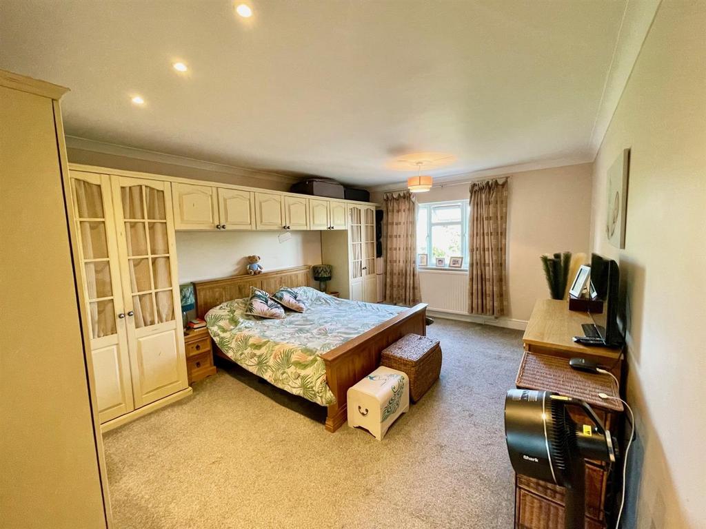 Bedroom 1.1.jpg