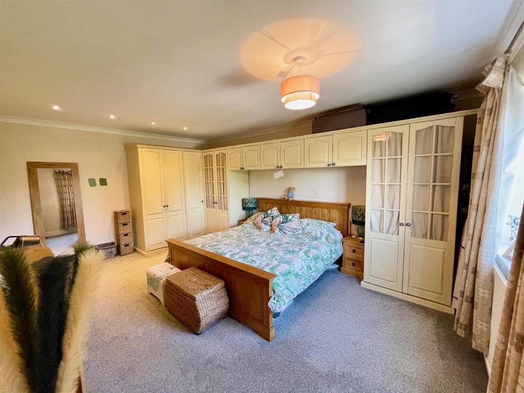 Bedroom 1.jpg