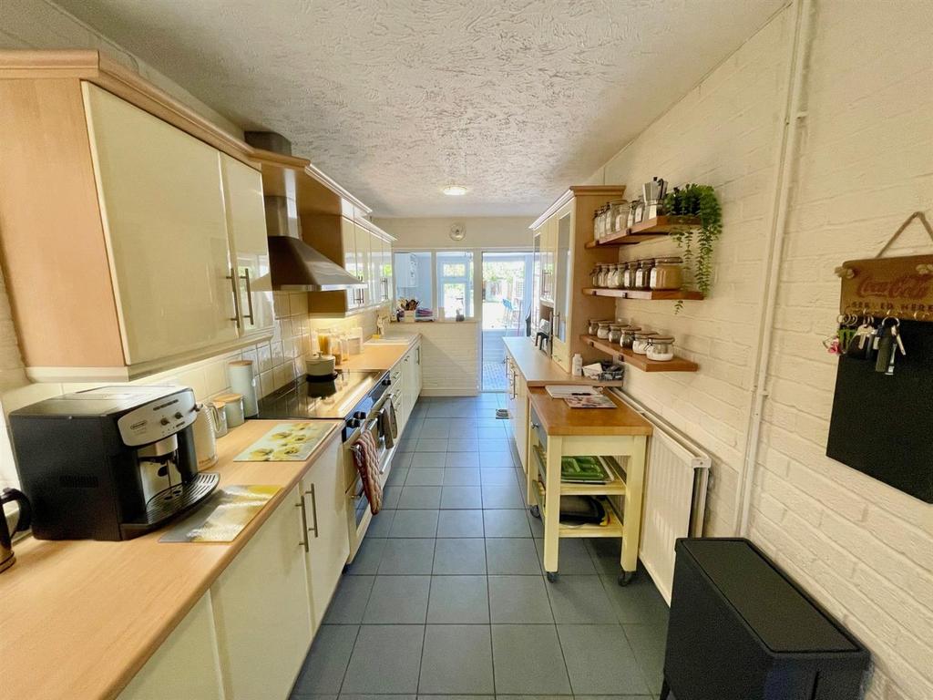 Kitchen 3.jpg