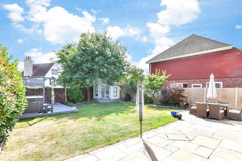 3 Conifer Avenue, Hartley, Longfield, DA3 8BX
