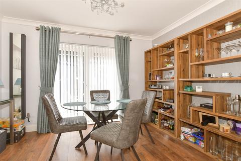 3 Conifer Avenue, Hartley, Longfield, DA3 8BX