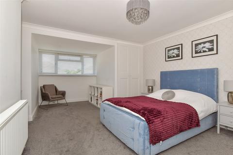 3 Conifer Avenue, Hartley, Longfield, DA3 8BX
