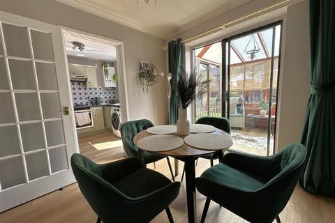3 bedroom detached house for sale, Blackberry Close, Chippenham