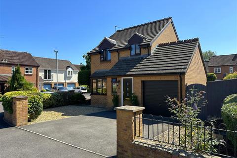 3 bedroom detached house for sale, Blackberry Close, Chippenham