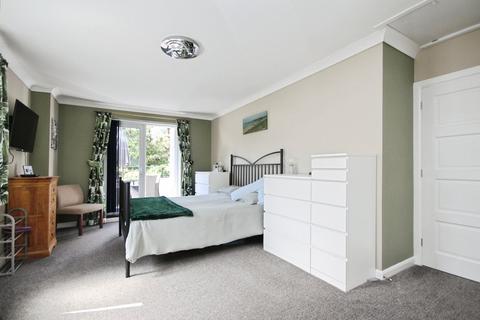 10 Benellen Gardens, Bournemouth, BH4 9LW