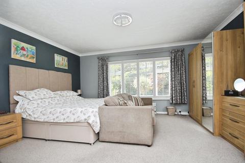 10 Benellen Gardens, Bournemouth, BH4 9LW