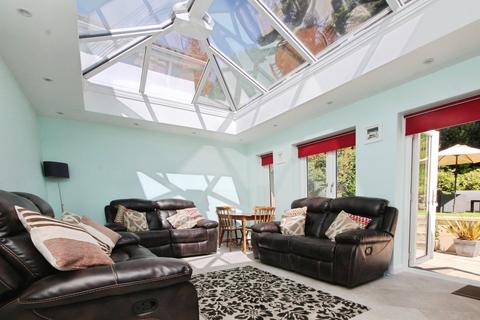 10 Benellen Gardens, Bournemouth, BH4 9LW