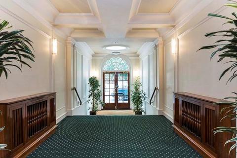 2 bedroom flat to rent, Fulham Road, London SW3