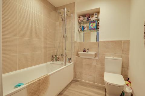 2 bedroom apartment for sale, Keel Road, Woolston