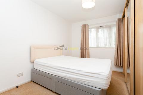 1 bedroom flat to rent, Clarissa Street, London E8