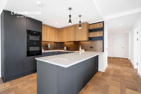 3 bedroom apartment to rent, London E1W