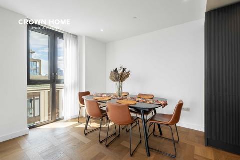 3 bedroom apartment to rent, London E1W