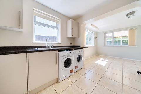 4 Coach Road, Acrise, Folkestone, CT18 8LS