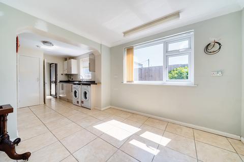 4 Coach Road, Acrise, Folkestone, CT18 8LS