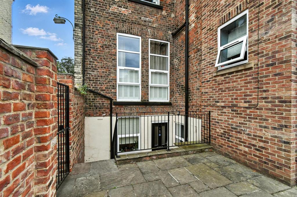 Apartment in York, Holgate - View 2