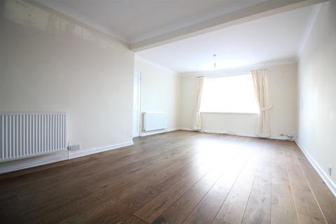 4 bedroom semi-detached house to rent, Beaufort Gardens, Hounslow