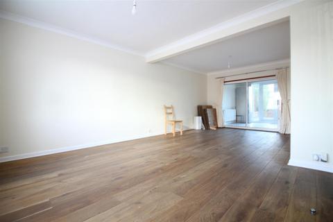 4 bedroom semi-detached house to rent, Beaufort Gardens, Hounslow