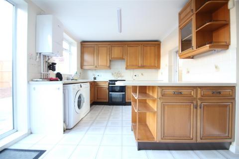 4 bedroom semi-detached house to rent, Beaufort Gardens, Hounslow