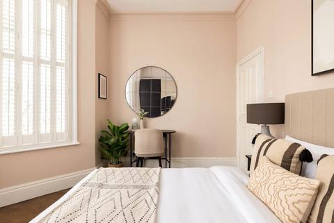 2 bedroom apartment to rent, Cambridge Gardens, London W10
