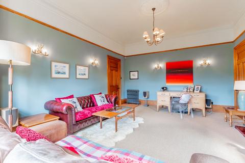 6 Cairns Drive, Milngavie, Glasgow, G62 8AJ