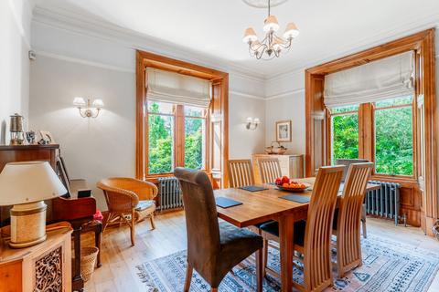 6 Cairns Drive, Milngavie, Glasgow, G62 8AJ