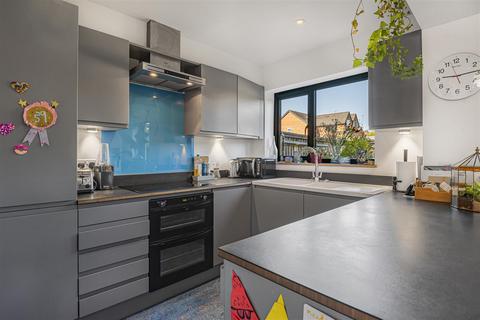 19 Ellesmere Close, Caversham, Reading, RG4 5HG