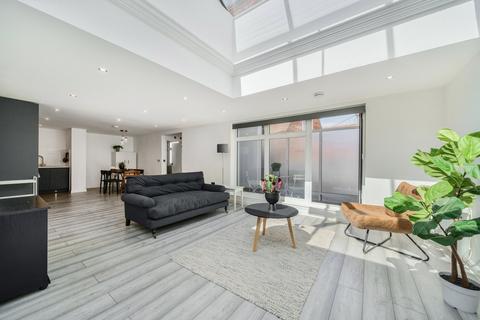 undefined, The Borough, Farnham, Surrey, GU9