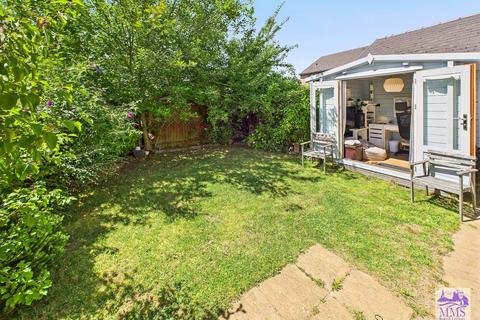 8 Teal Drive, St Marys Island, Chatham, ME4 3EA