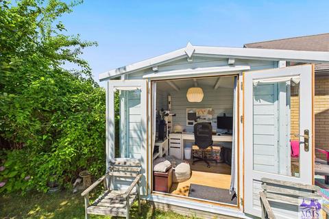 8 Teal Drive, St Marys Island, Chatham, ME4 3EA