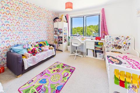 8 Teal Drive, St Marys Island, Chatham, ME4 3EA