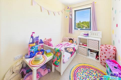 8 Teal Drive, St Marys Island, Chatham, ME4 3EA