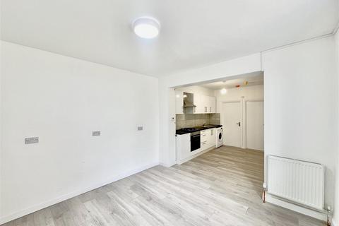 1 The Clumps, Ashford, TW15 1AT