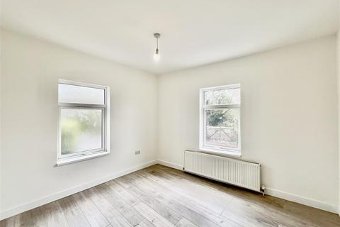 1 The Clumps, Ashford, TW15 1AT