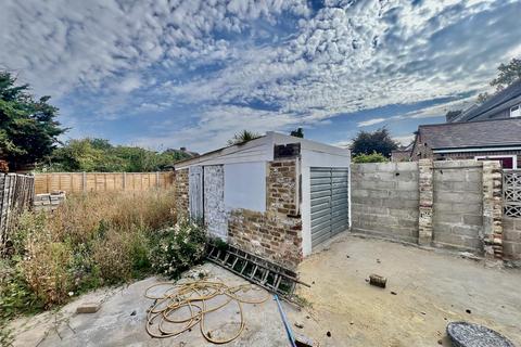 1 The Clumps, Ashford, TW15 1AT