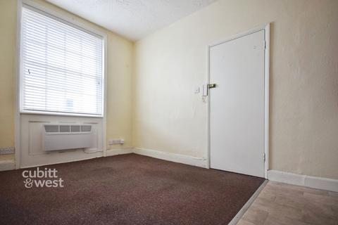 Studio to rent, Upper Rock Gardens Brighton BN2