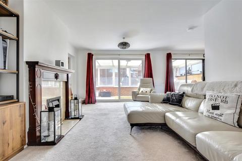 2 bedroom bungalow for sale, Garton Close, Nottingham