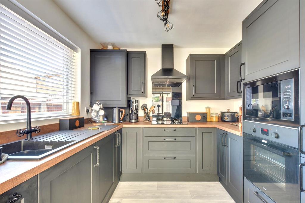 Kitchen 1.jpeg
