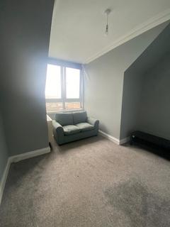 2 bedroom flat to rent, George Square, Central, Greenock, PA15