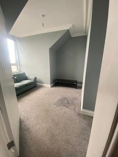 2 bedroom flat to rent, George Square, Central, Greenock, PA15